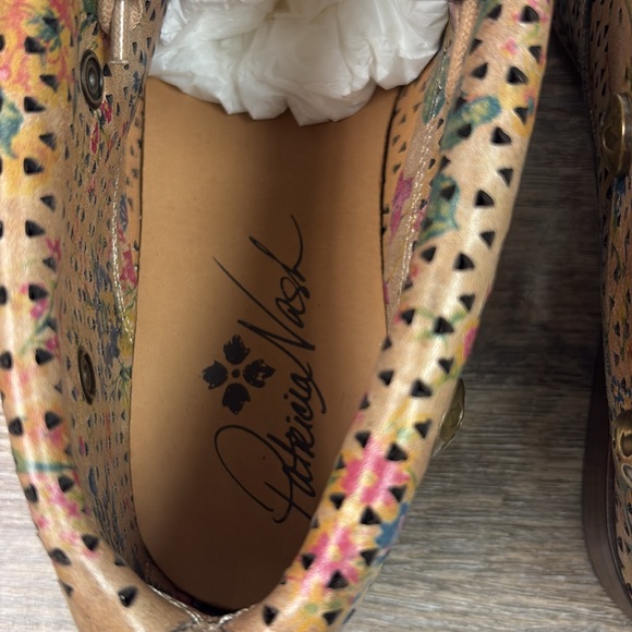 SOLD IN STORE Patricia Nash SABRINA Prairie Rose Perforated Leather - Picture 9 of 12